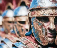 "Portret rzymskiego setnika w pełnej zbroi bojowej, symbolizujący ziemską władzę i siłę militarną. Mężczyzna o twardym spojrzeniu, reprezentujący postawę sukcesu i kontroli, która kontrastuje z biblijną historią o bezradności i pokorze wobec Jezusa w Kafarnaum